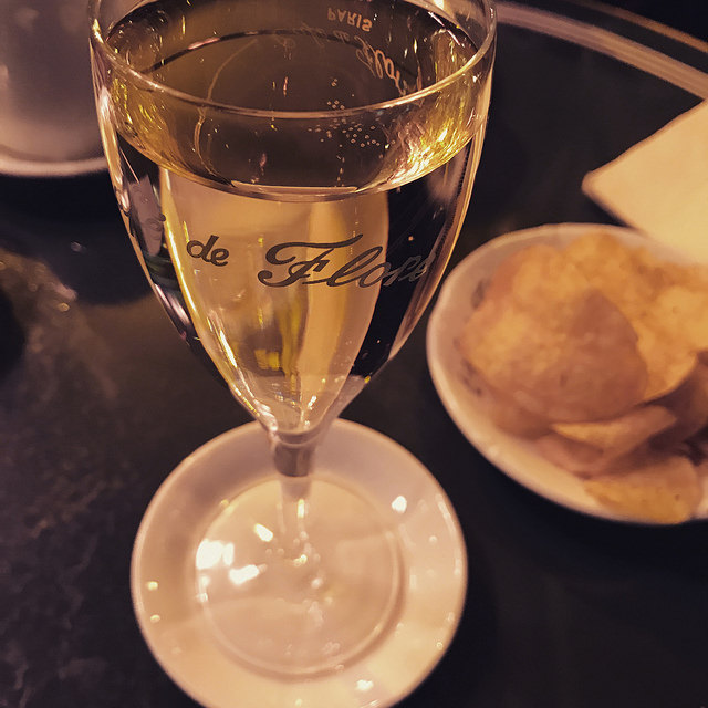 Champagne (au Flore)