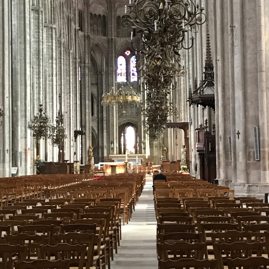 Cathédrale Saint-Etienne - intérieur jour