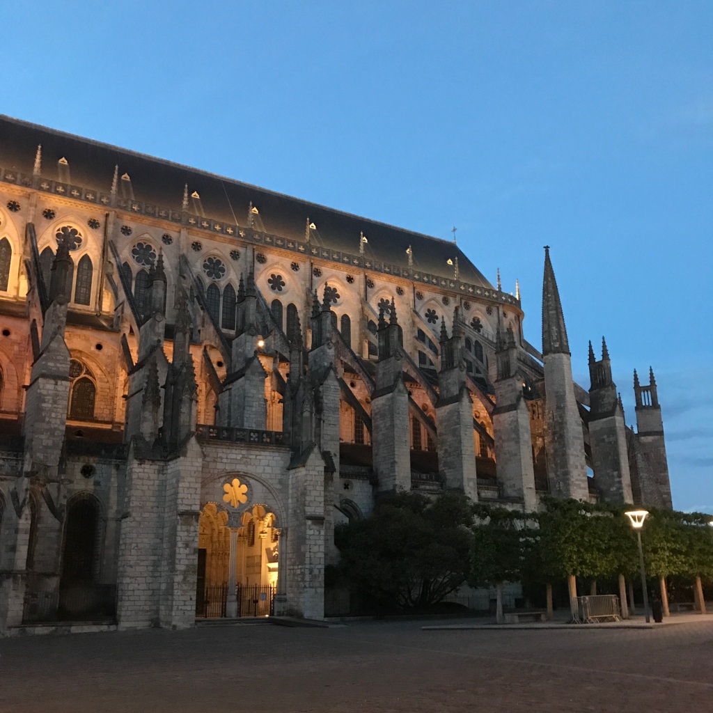 Cathédrale Saint-Etienne - extérieur nuit
