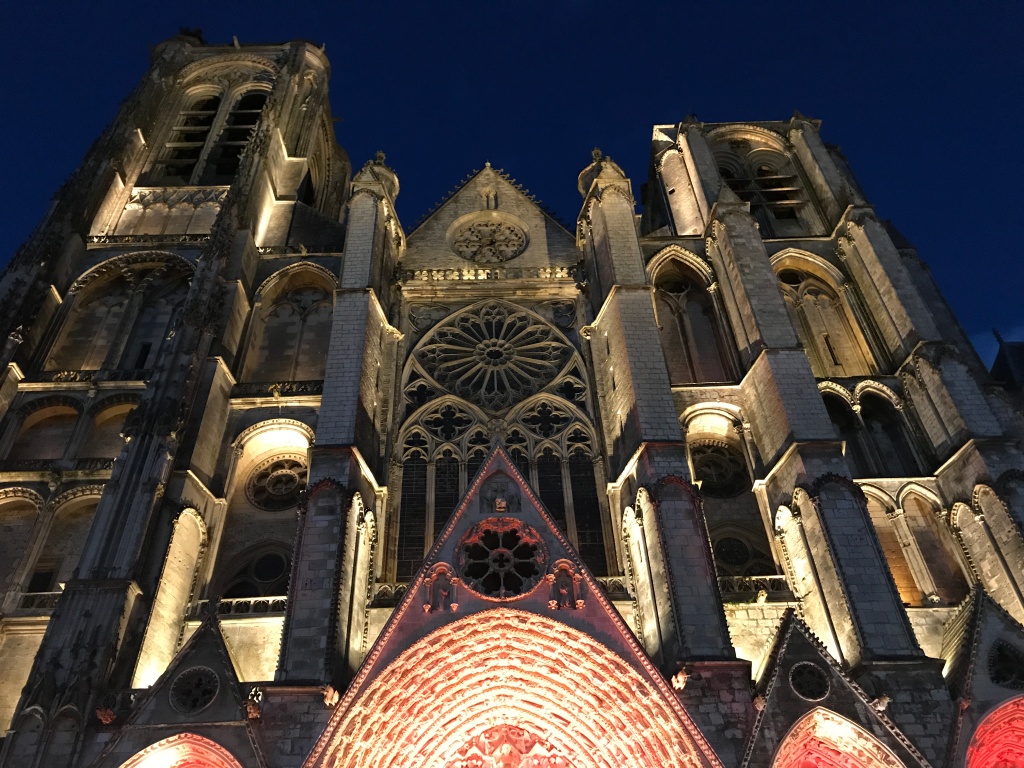 Cathédrale Saint-Etienne - extérieur nuit