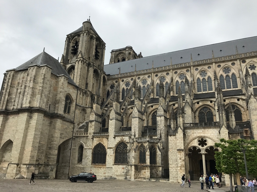 Cathédrale Saint-Etienne - extérieur jour